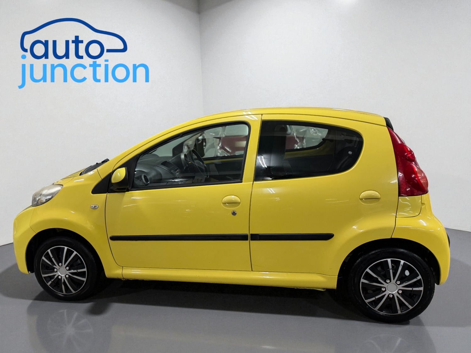 Used Peugeot 107 2010 for sale - 76632618: Photo 4