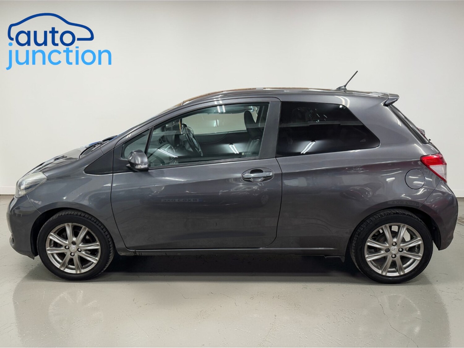 Used Toyota Yaris 2012 for sale - 77962056: Photo 3