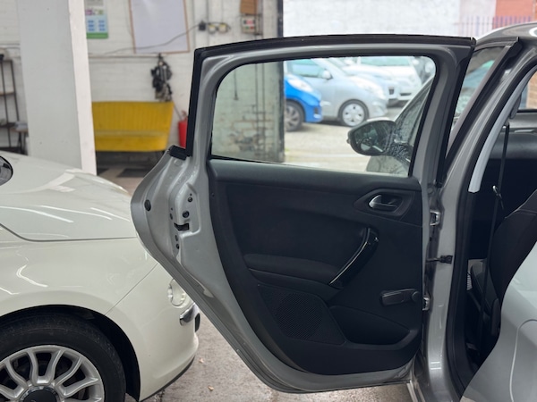 Used Peugeot 208 2015 for sale - 76237454: Photo 19