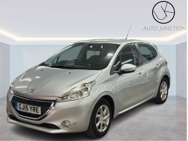 Used Peugeot 208 2015 for sale - 76237454: Photo 2