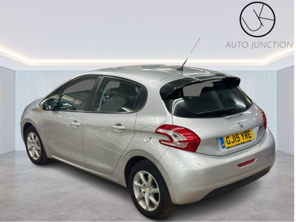 Used Peugeot 208 2015 for sale - 76237454: Photo 3