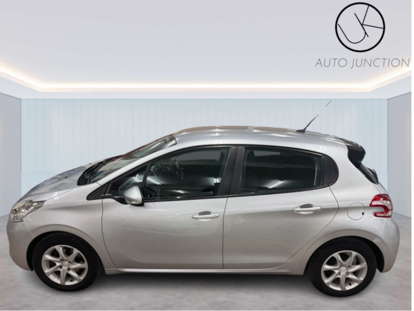 Used Peugeot 208 2015 for sale - 76237454: Photo 4