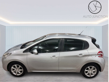 Used Peugeot 208 2015 for sale - 76237454: Photo 4