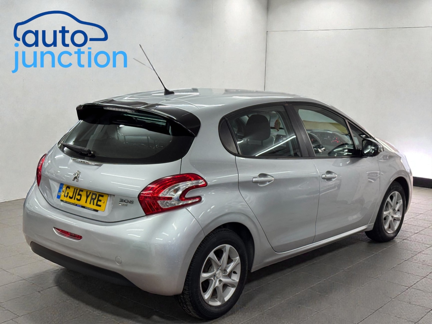 Used Peugeot 208 2015 for sale - 76237454: Photo 6