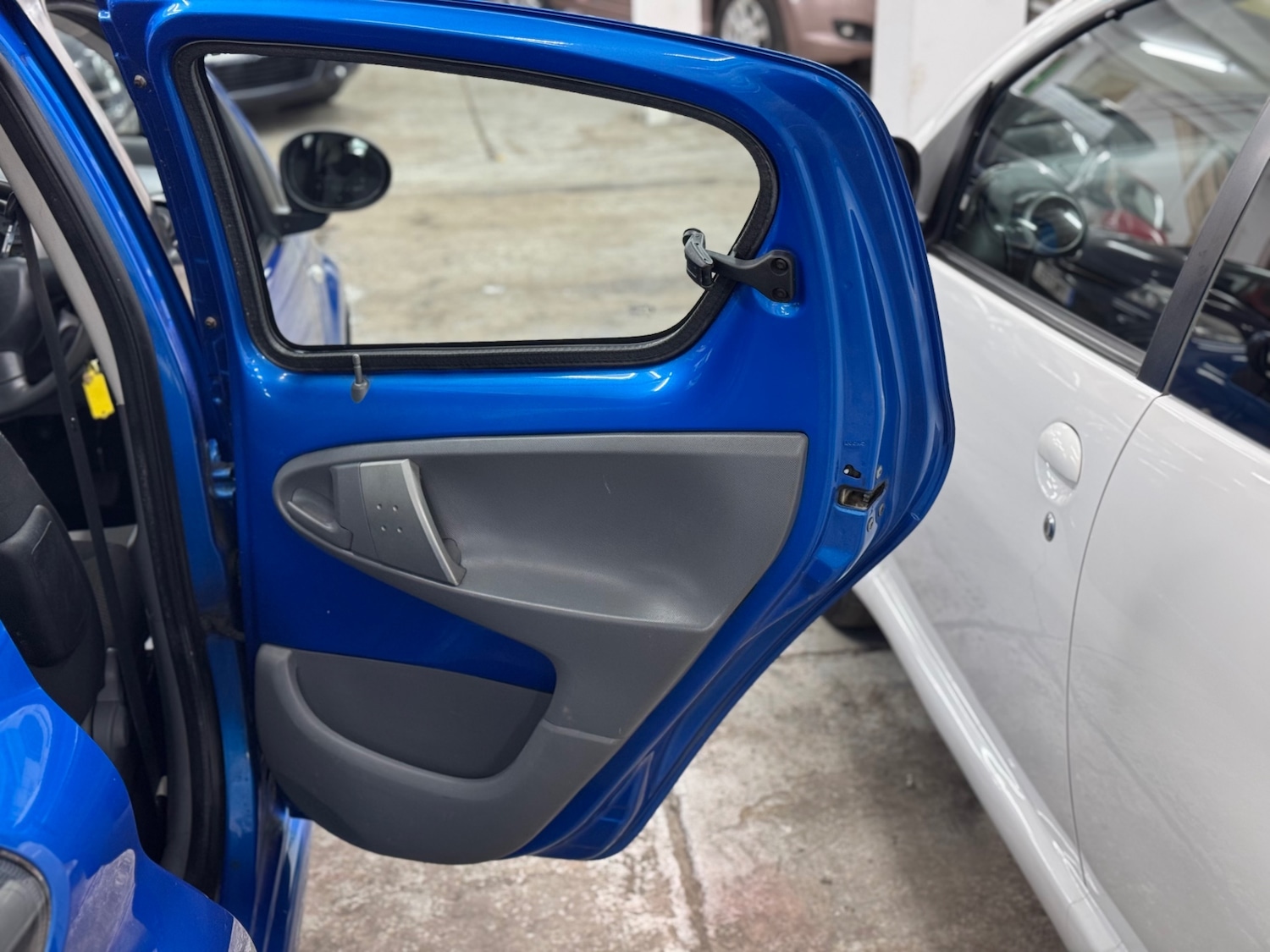 Used Toyota AYGO 2010 for sale - 77403702: Photo 11