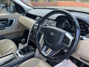 Used Land Rover Discovery Sport 2016 for sale - 78422442: Photo