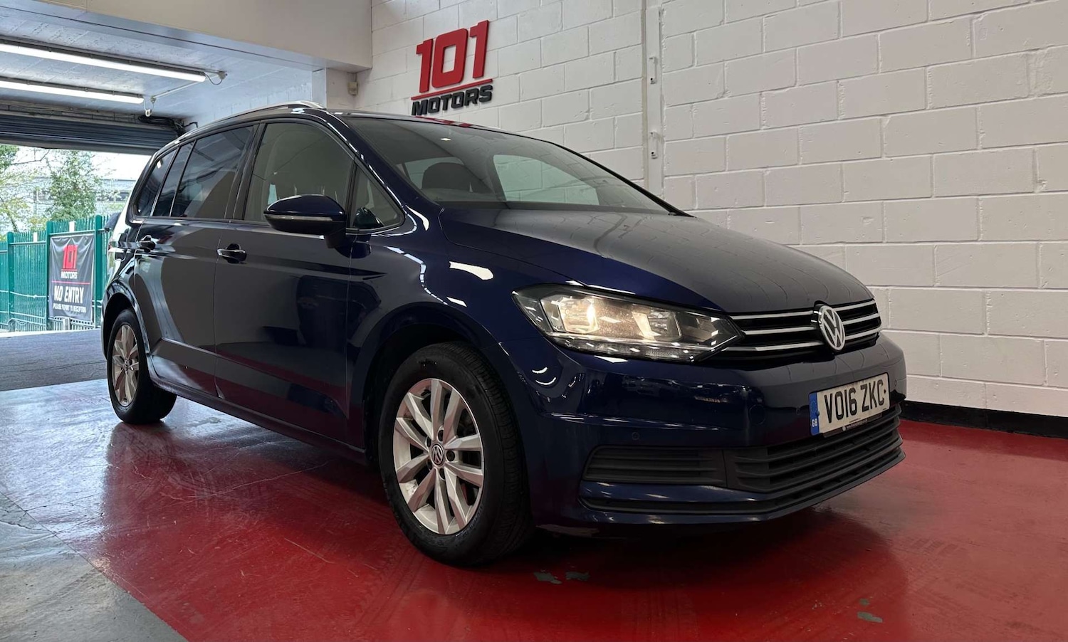 Used Volkswagen Touran 2016 for sale - 78201084: Photo 1