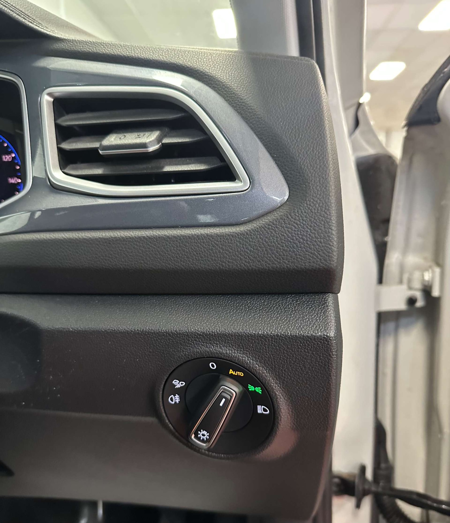 Used Volkswagen T-Roc 2024 for sale - 78106729: Photo 31