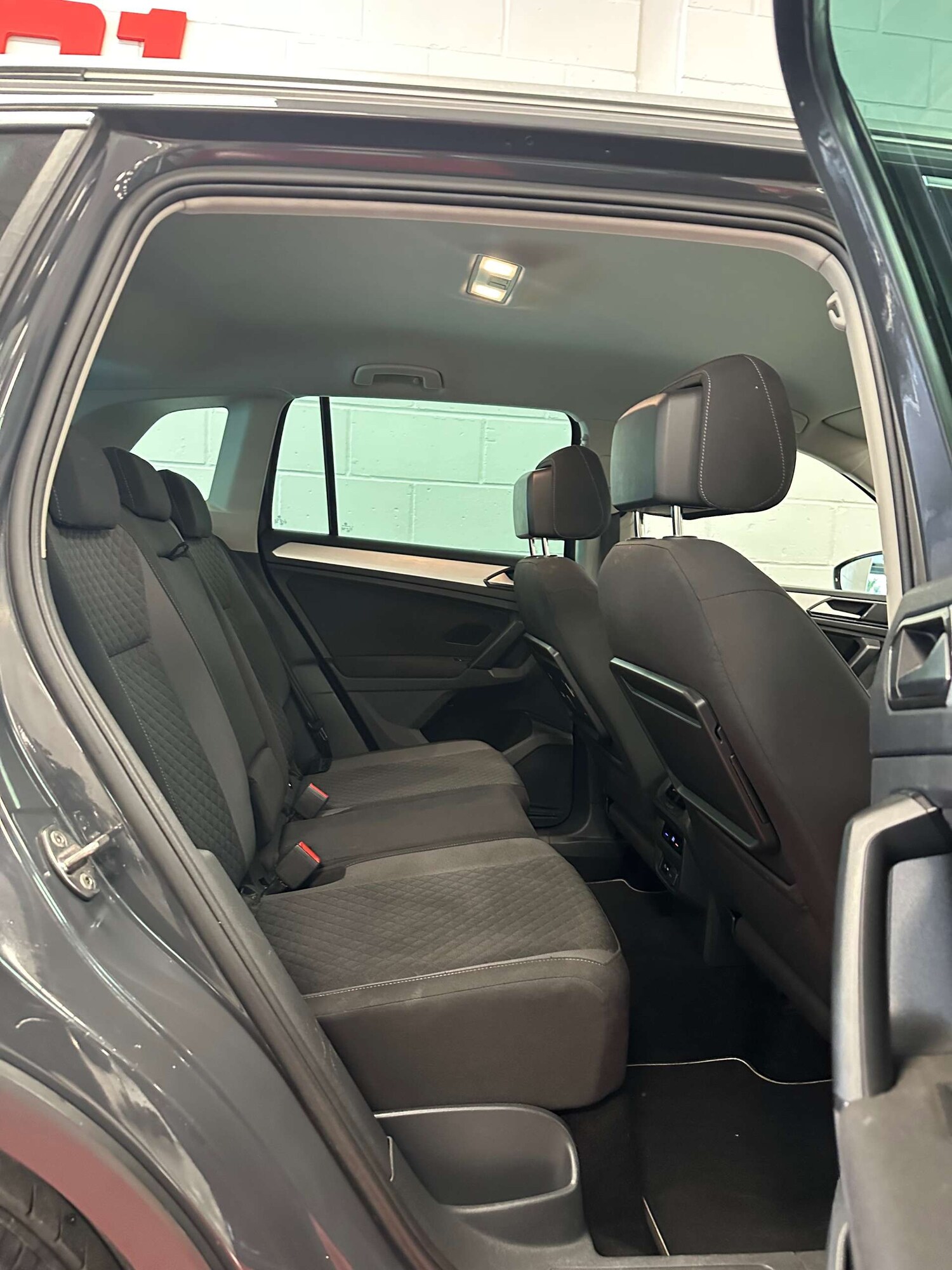 Used Volkswagen Tiguan 2018 for sale - 78106654: Photo 14