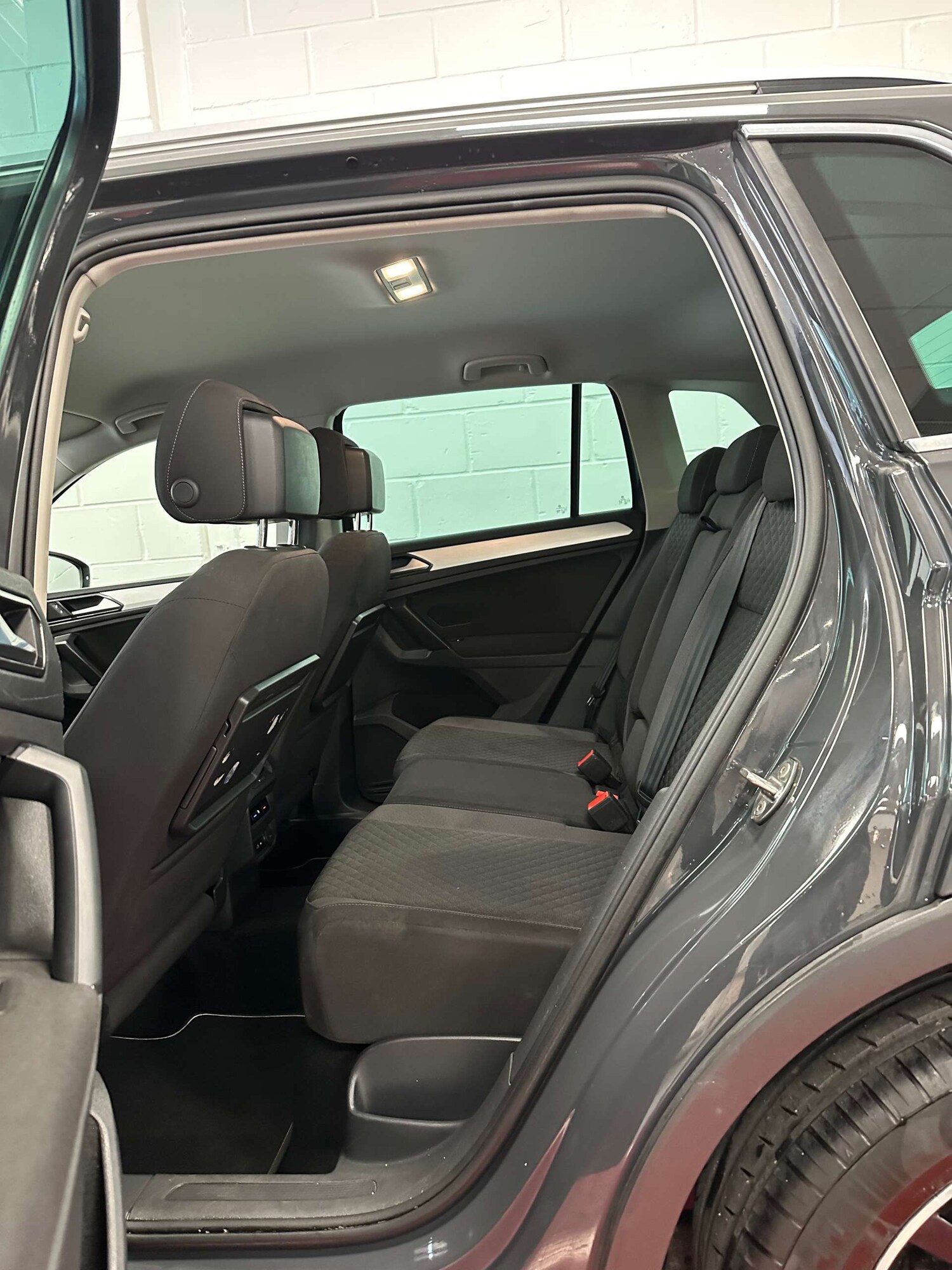 Used Volkswagen Tiguan 2018 for sale - 78106654: Photo 15