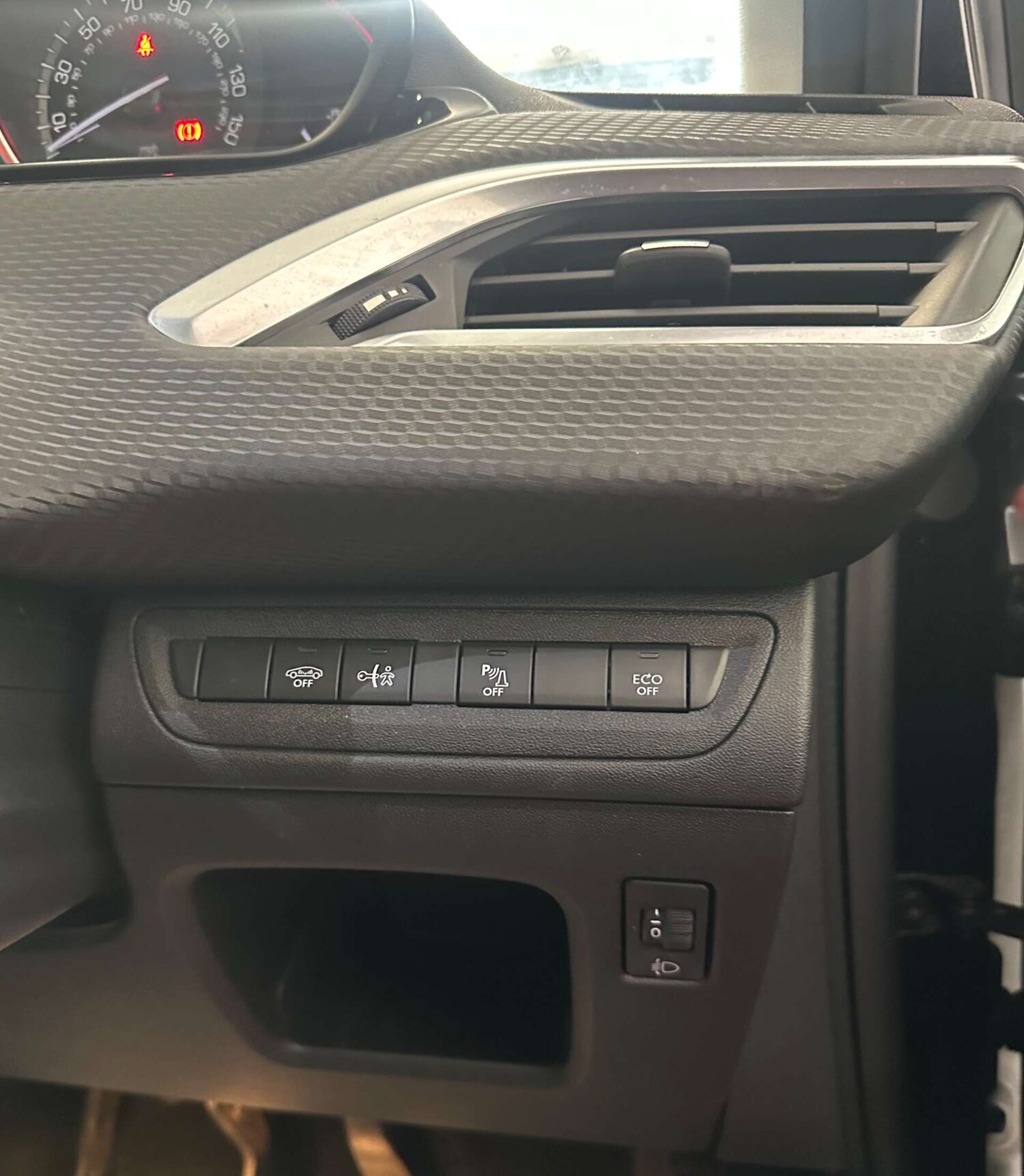 Used Peugeot 2008 2017 for sale - 78106727: Photo 29