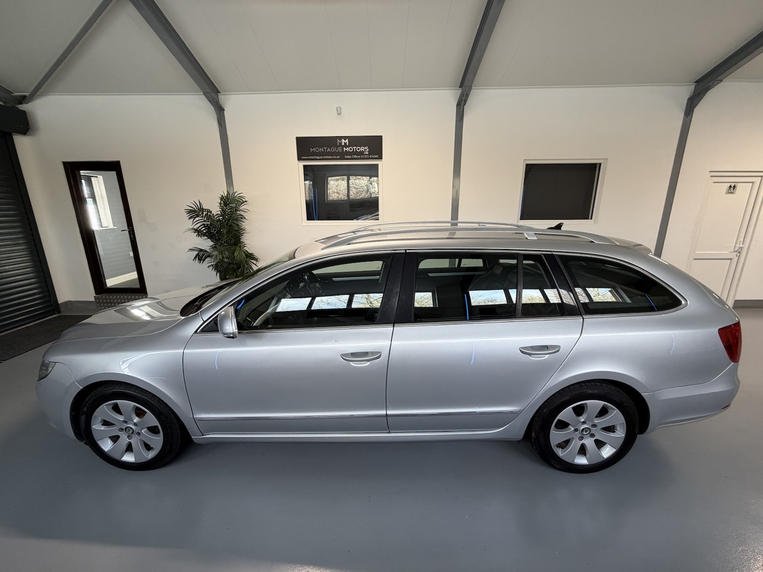 Used Skoda Superb 2011 for sale - 77715048: Photo 2