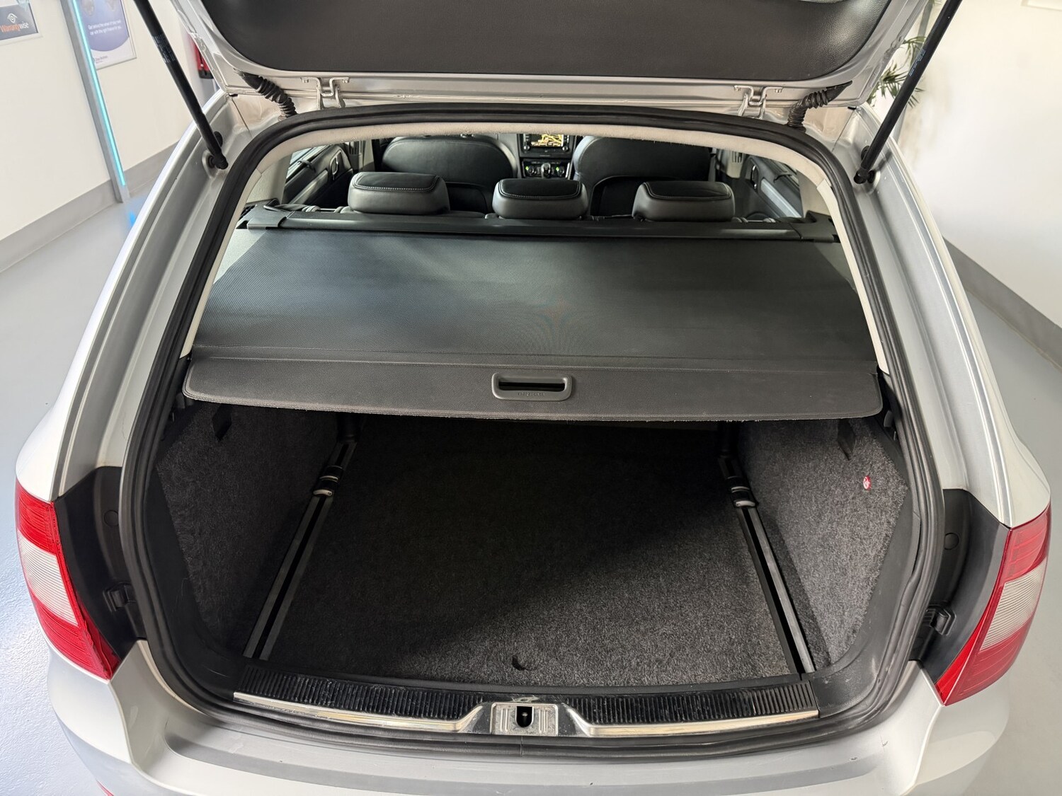 Used Skoda Superb 2011 for sale - 77715048: Photo 38