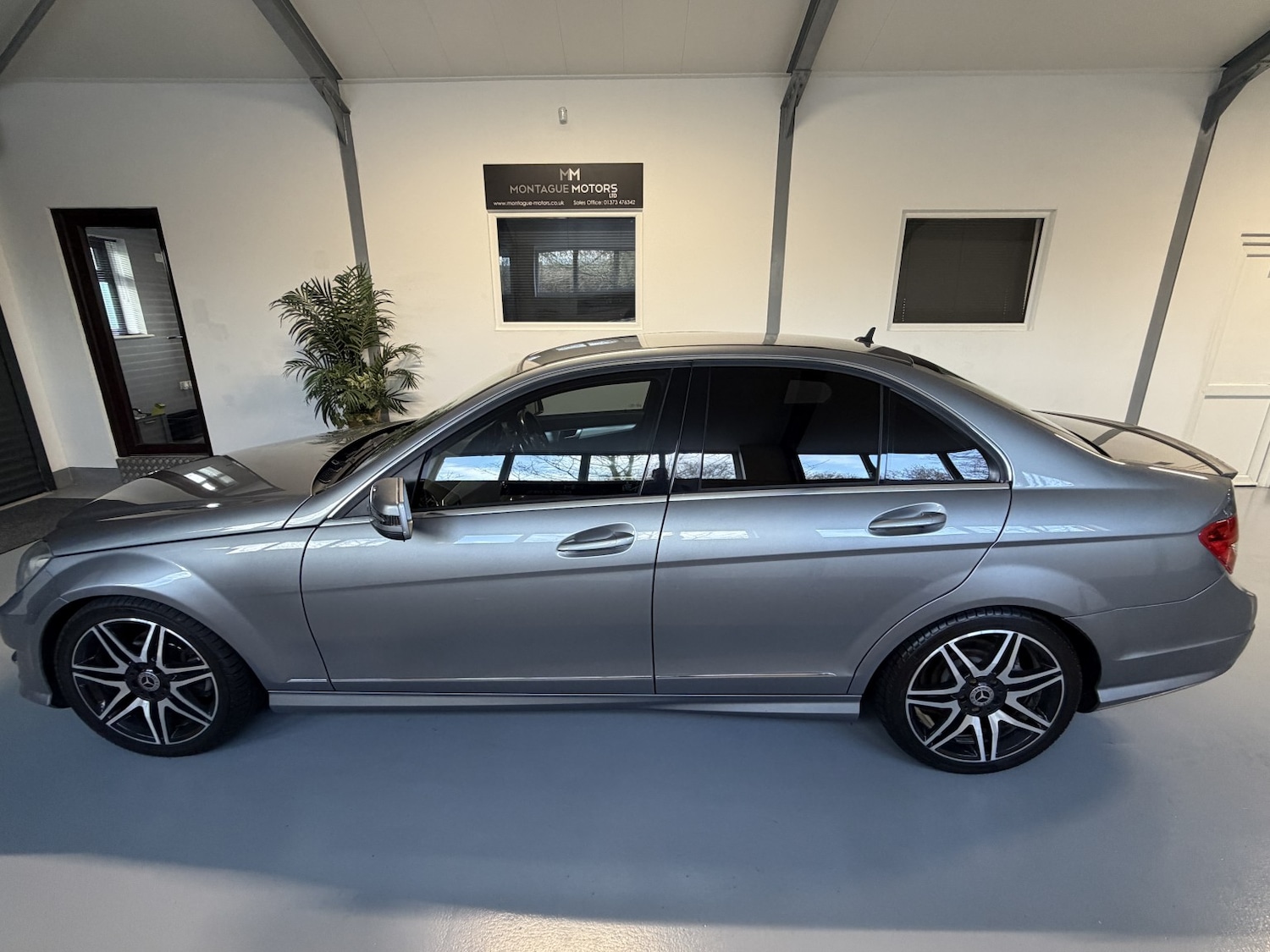 Used Mercedes-Benz C Class 2012 for sale - 77709090: Photo 2