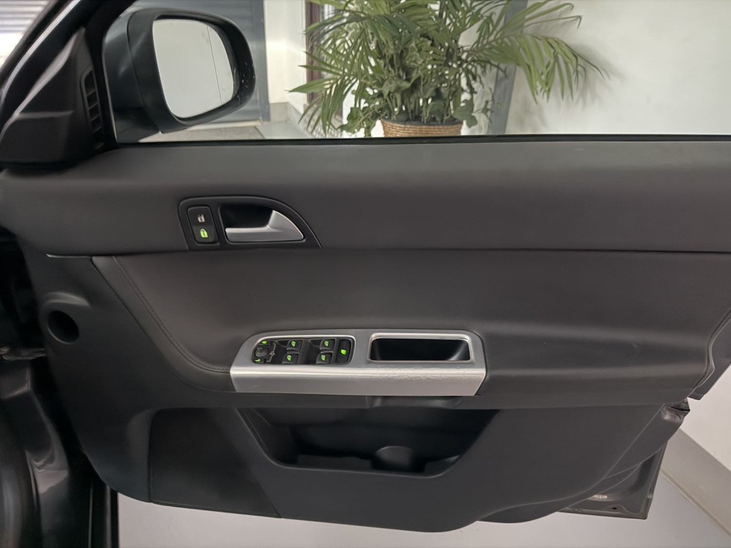 Used Volvo S40 2011 for sale - 76497575: Photo 22