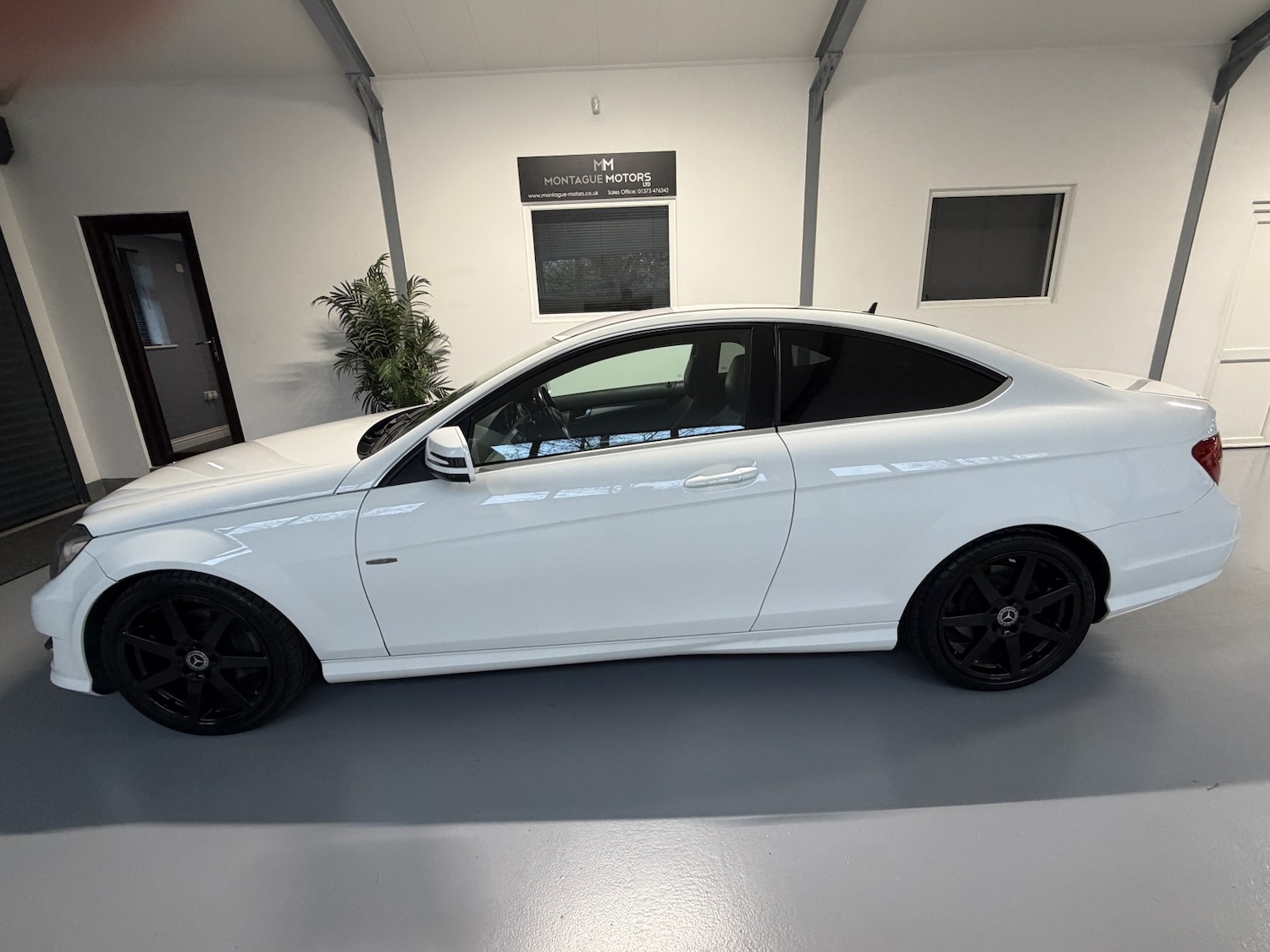 Used Mercedes-Benz C Class 2012 for sale - 76547797: Photo 2