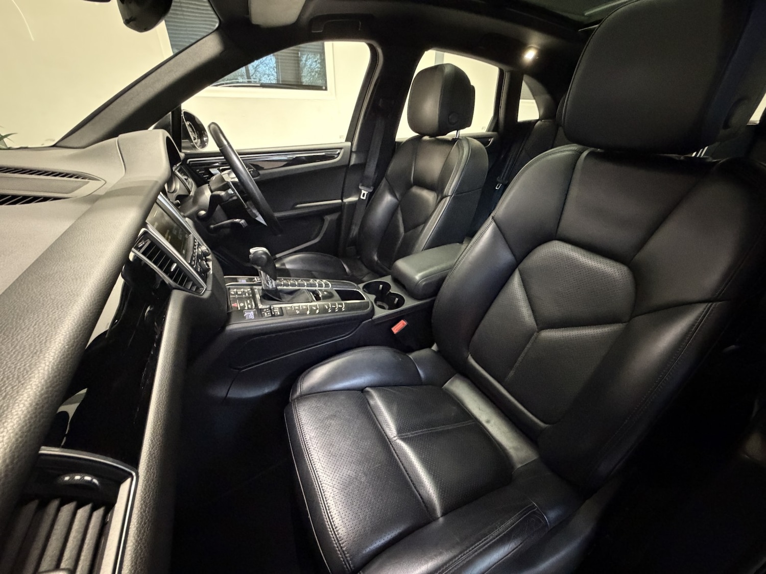 Used Porsche Macan 2015 for sale - 77521960: Photo 35