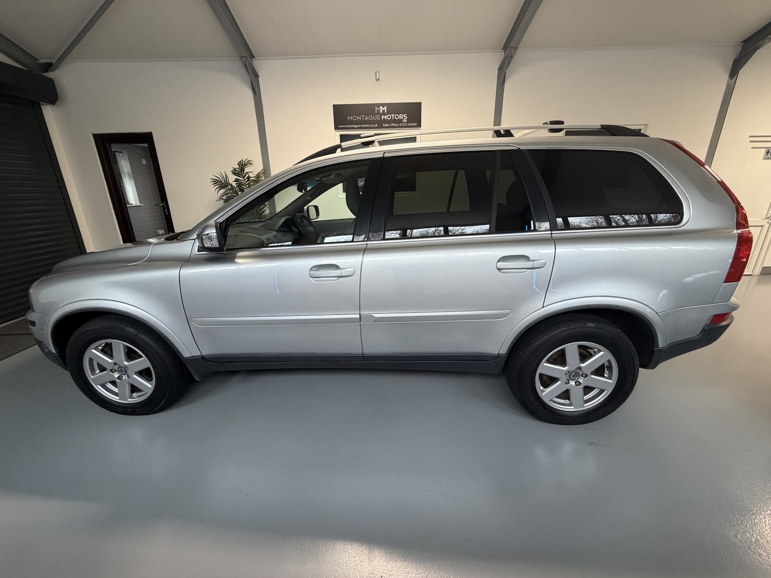 Used Volvo XC90 2010 for sale - 76891781: Photo 2