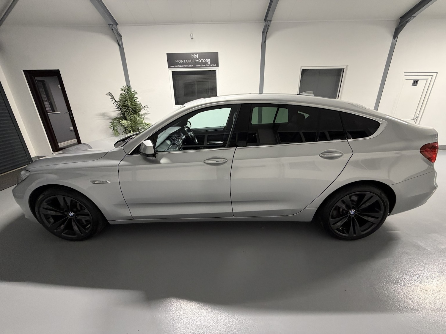 Used BMW 5 Series 2010 for sale - 76891783: Photo 2