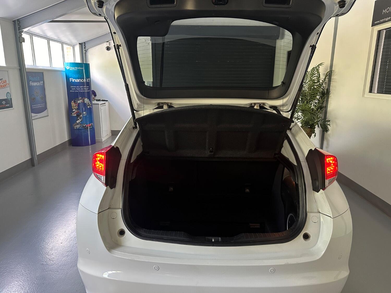 Used Honda Civic 2011 for sale - 76449358: Photo 32