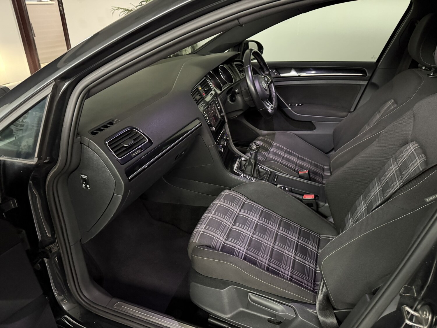 Used Volkswagen Golf 2016 for sale - 77766461: Photo 29