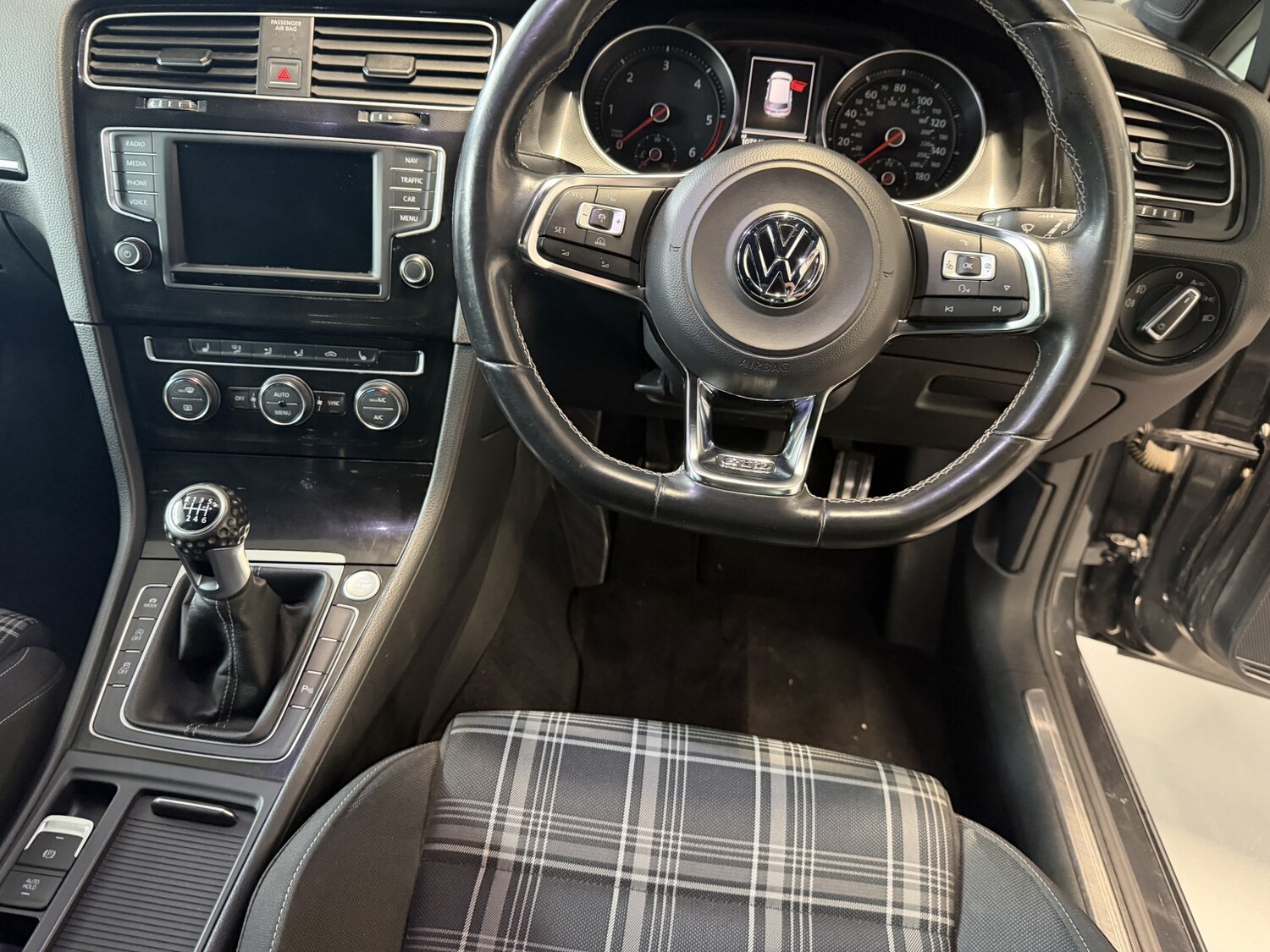 Used Volkswagen Golf 2016 for sale - 77632475: Photo 14