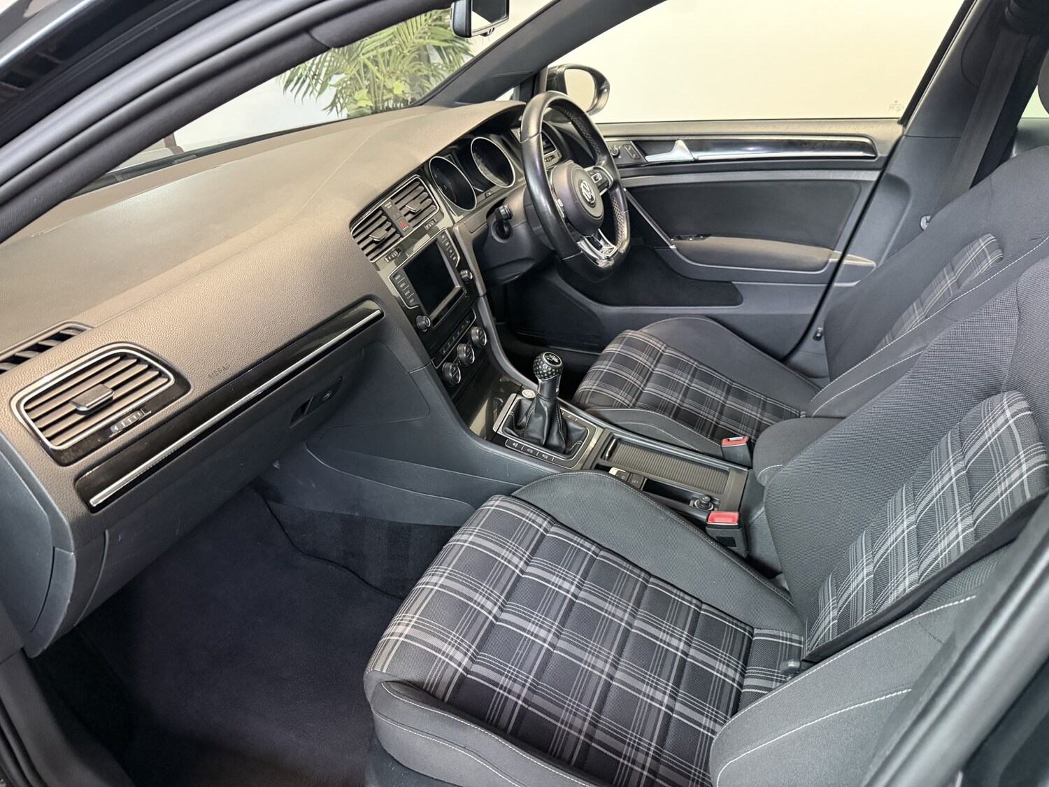 Used Volkswagen Golf 2016 for sale - 77632475: Photo 16