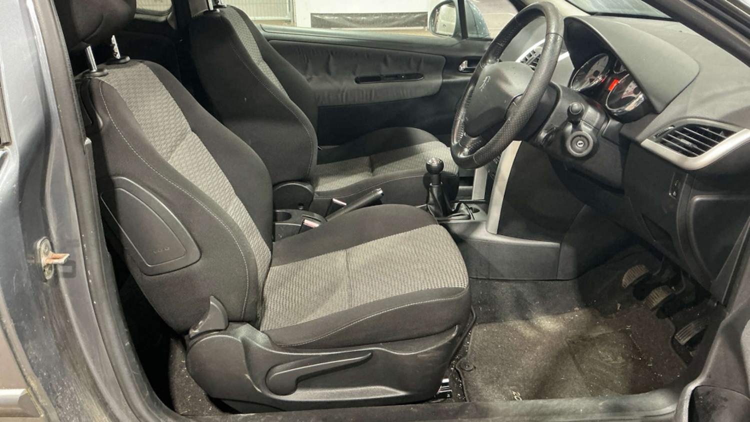 Used Peugeot 207 2010 for sale - 76703580: Photo 7
