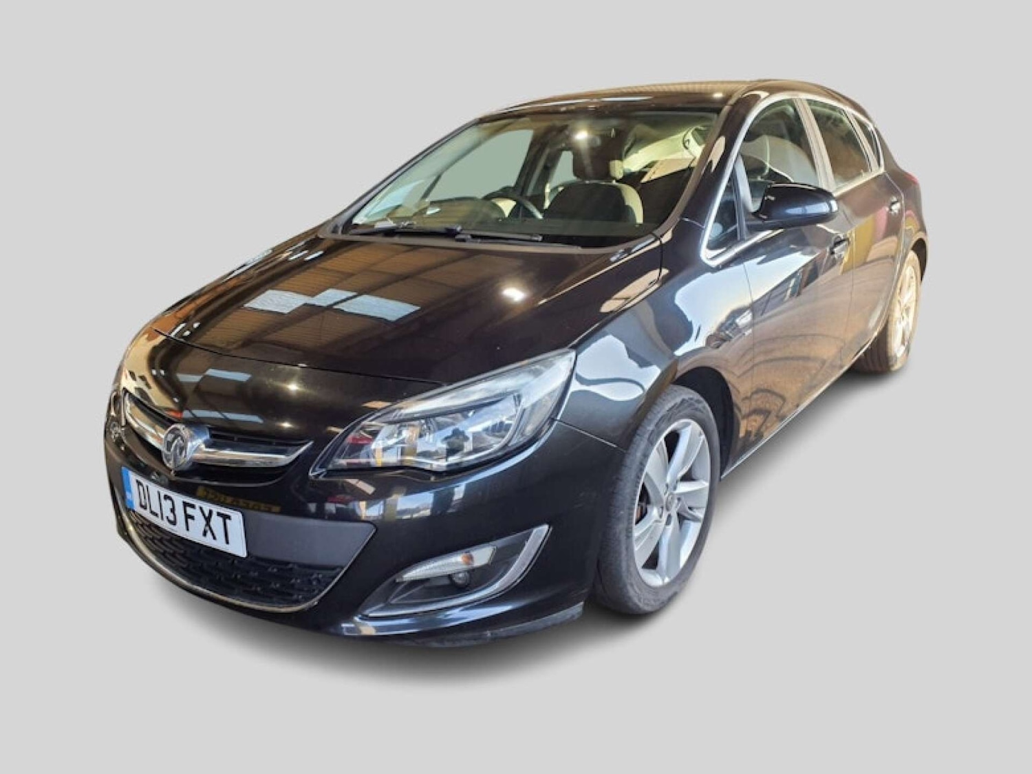 Used Vauxhall Astra 2013 for sale - 77880401: Photo 2