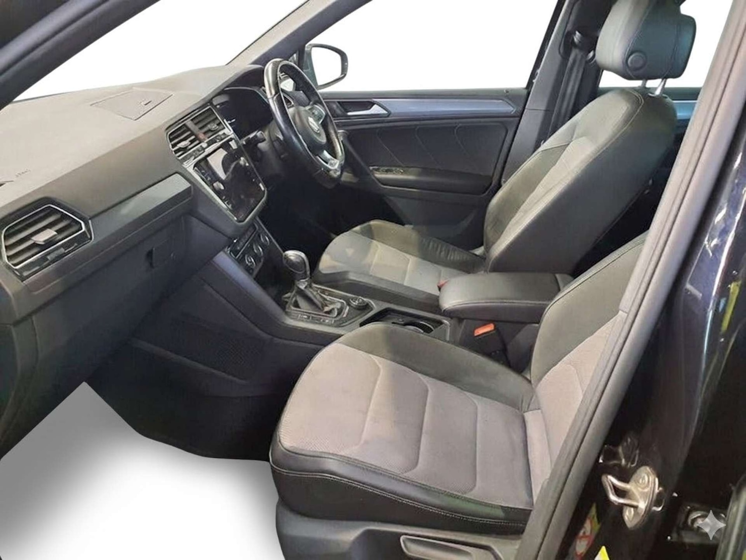 Used Volkswagen Tiguan 2018 for sale - 77821674: Photo 6