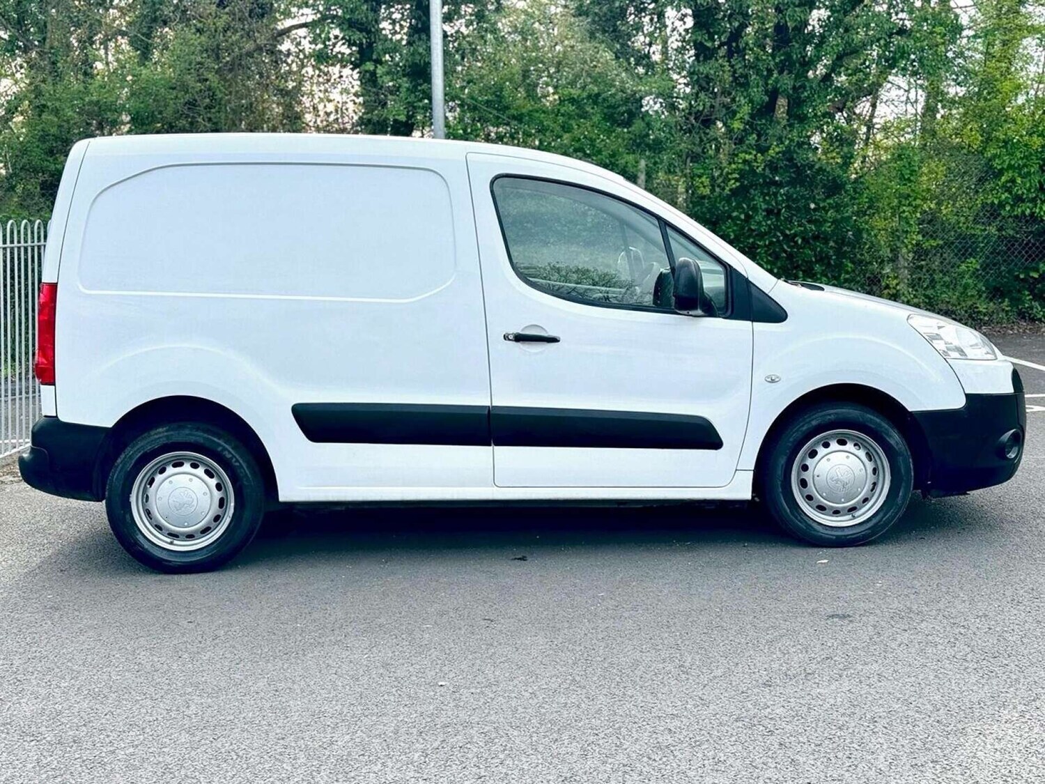 Used Peugeot Partner 2010 for sale - 76601114: Photo 12