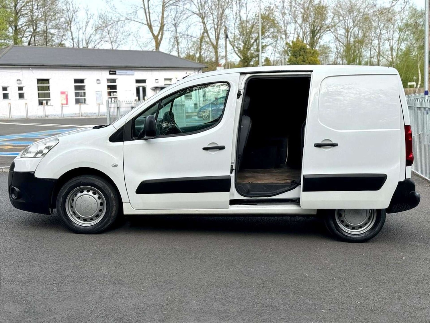 Used Peugeot Partner 2010 for sale - 76601114: Photo 4