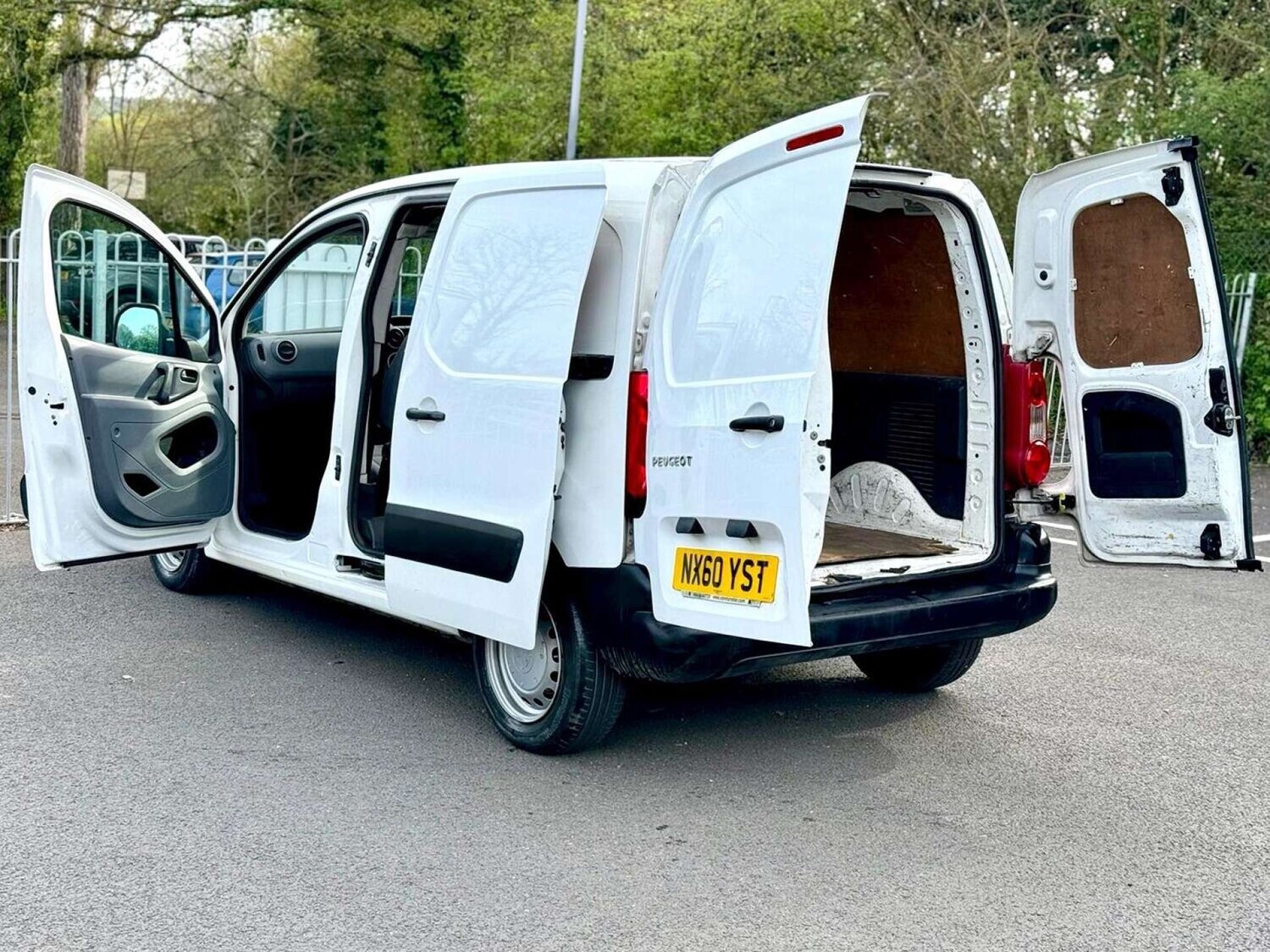 Used Peugeot Partner 2010 for sale - 76601114: Photo 8