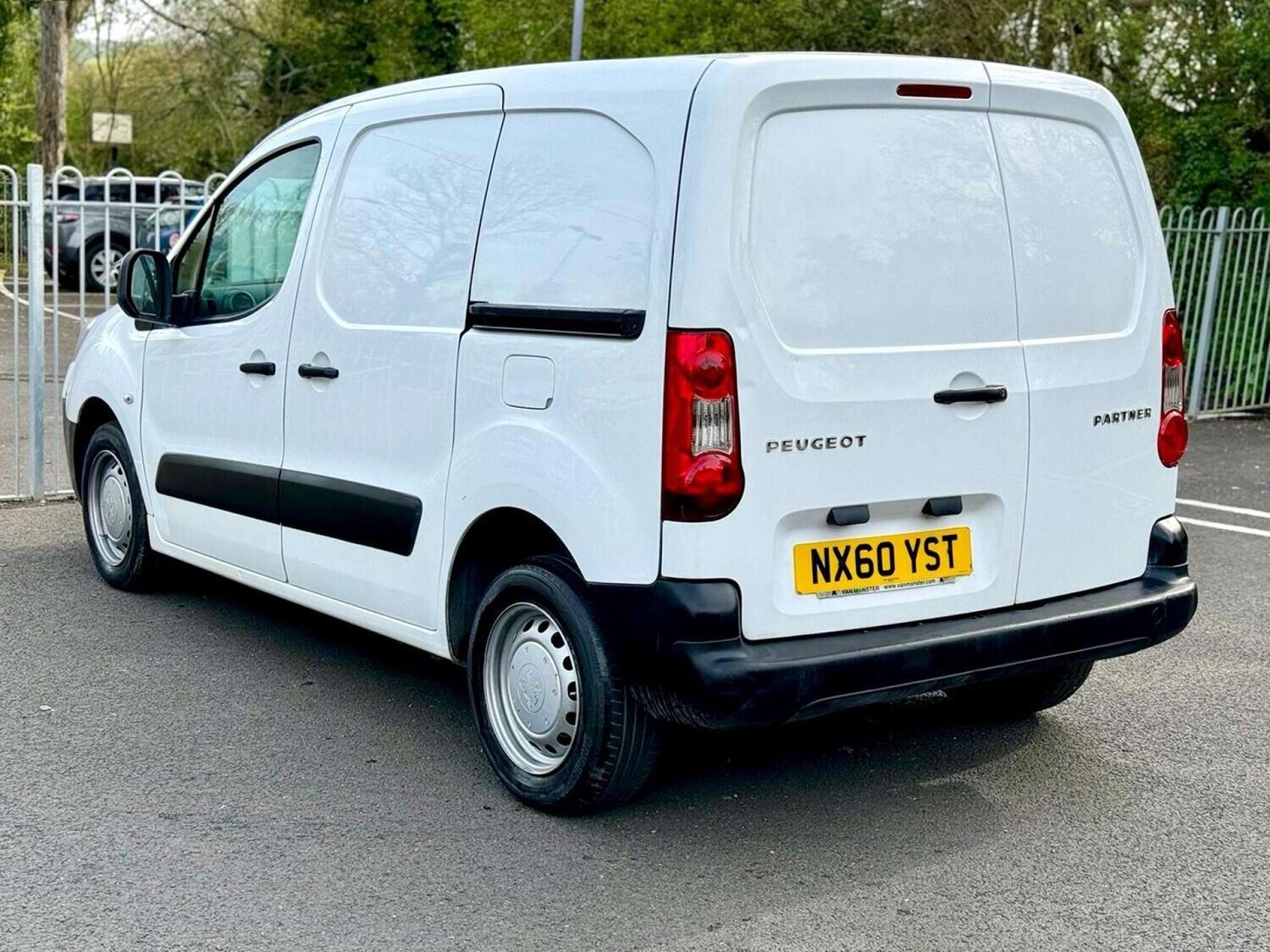 Used Peugeot Partner 2010 for sale - 76601114: Photo 9