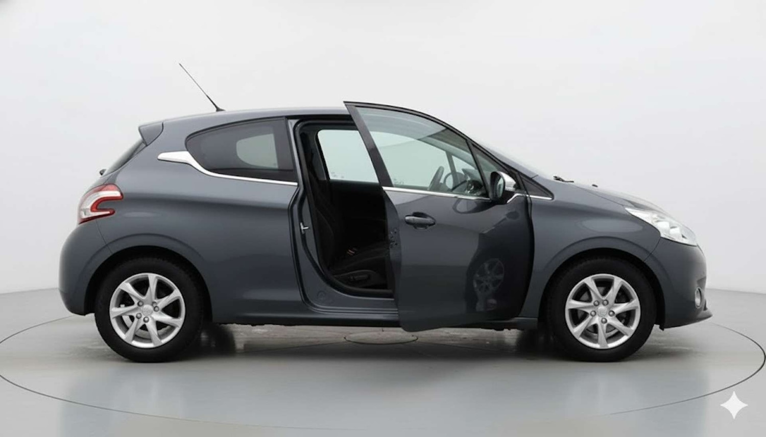 Used Peugeot 208 2013 for sale - 76861661: Photo 14