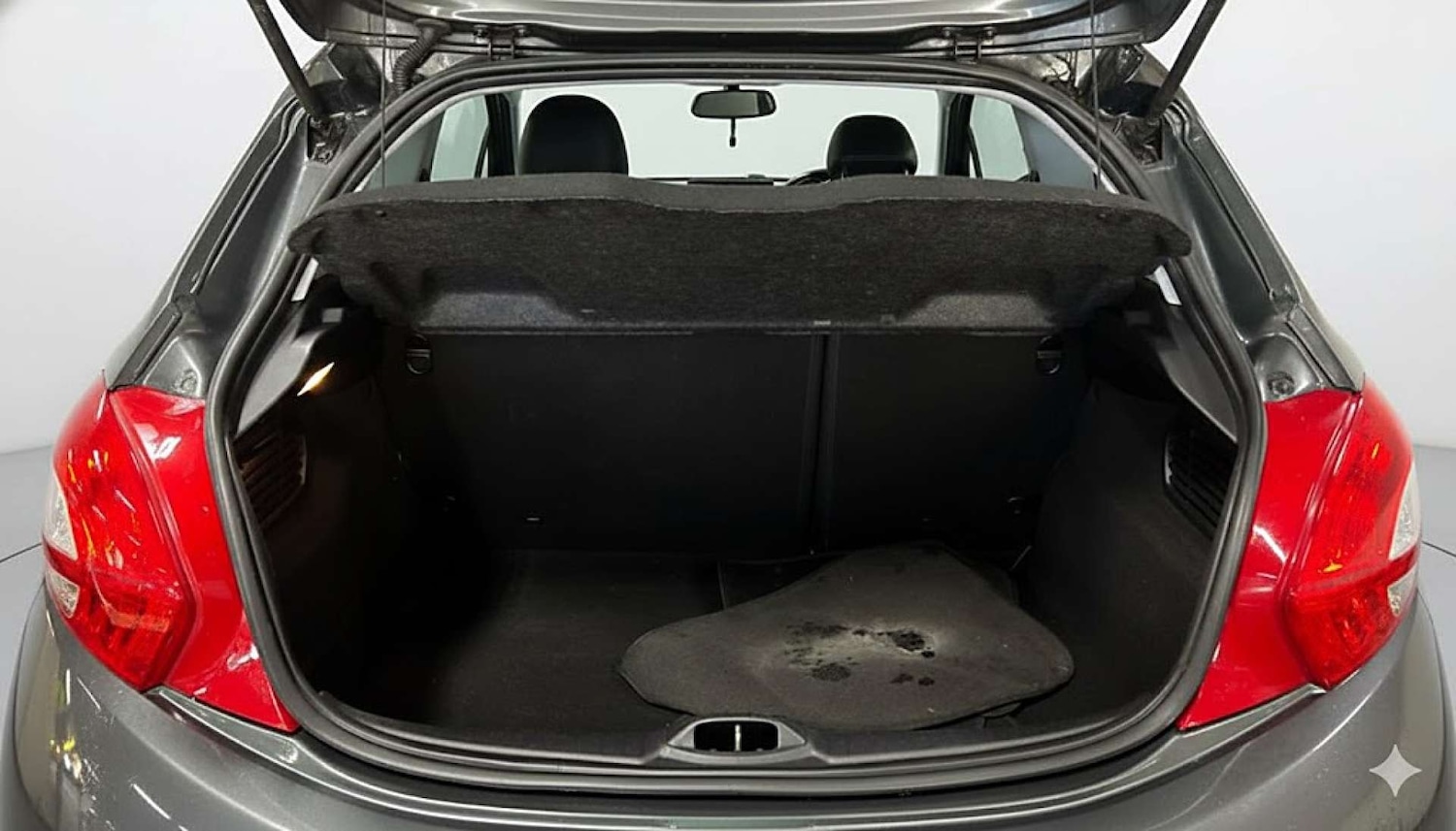 Used Peugeot 208 2013 for sale - 76861661: Photo 16