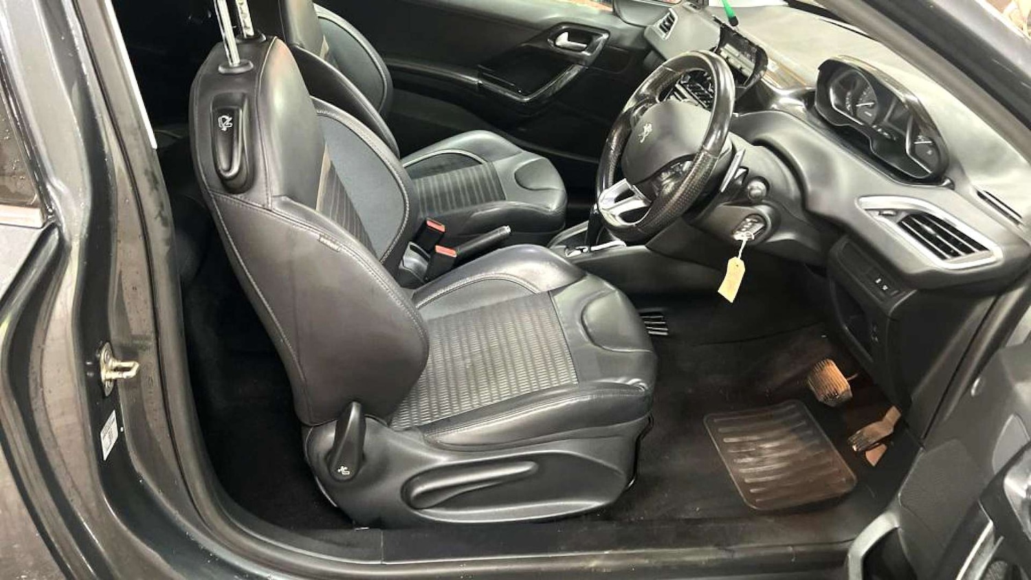 Used Peugeot 208 2013 for sale - 76861661: Photo 17