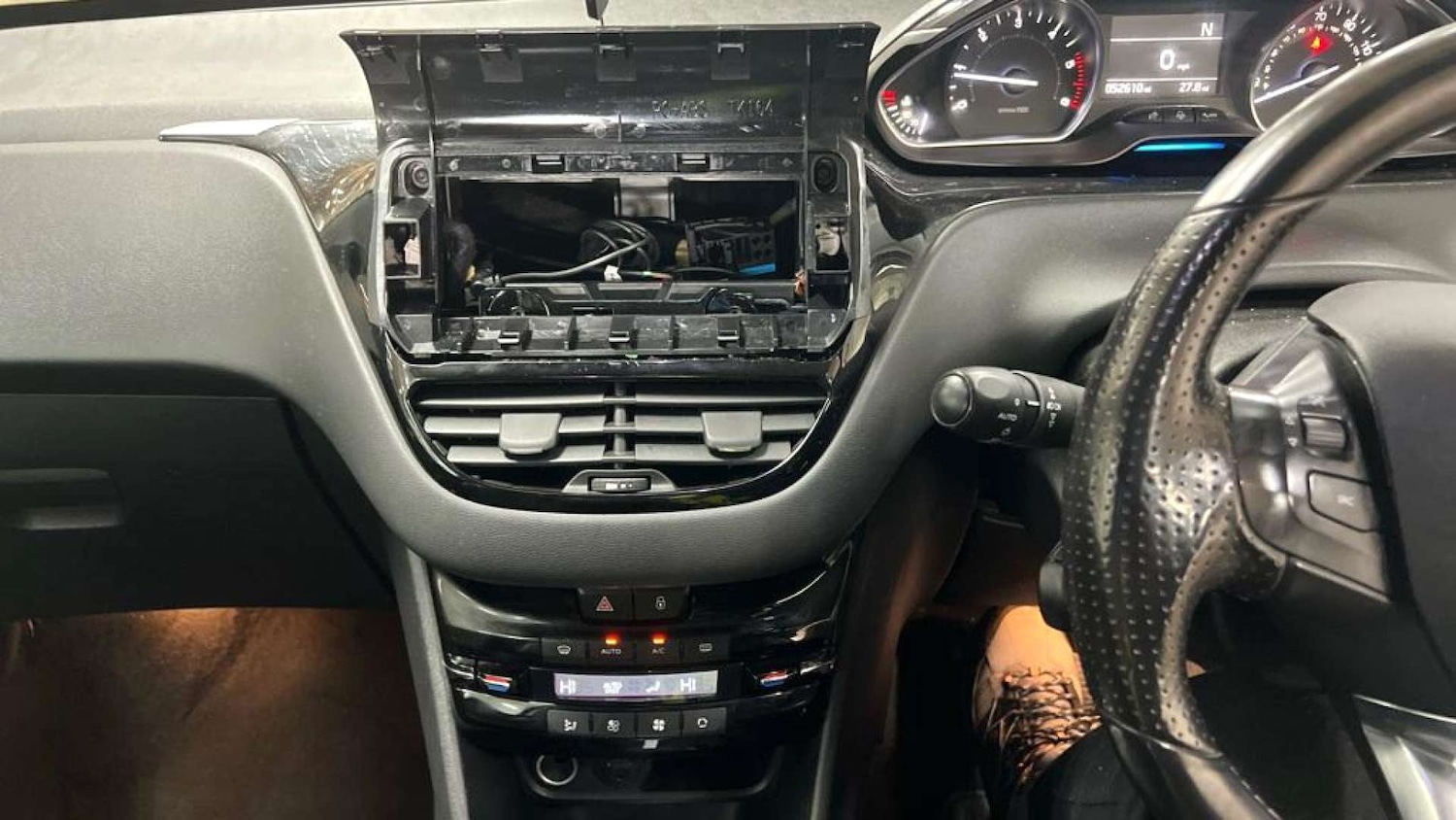 Used Peugeot 208 2013 for sale - 76861661: Photo 19