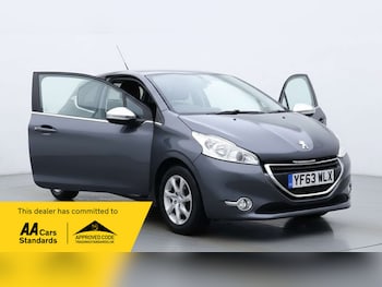 Used Peugeot 208 2013 for sale - 76861661: Photo