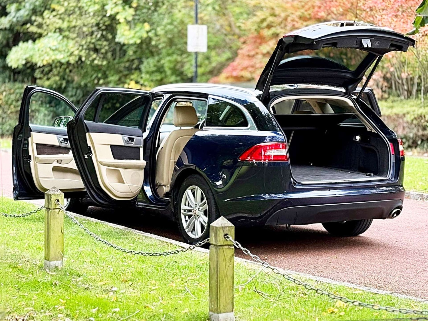 Used Jaguar XF 2015 for sale - 76208696: Photo 3