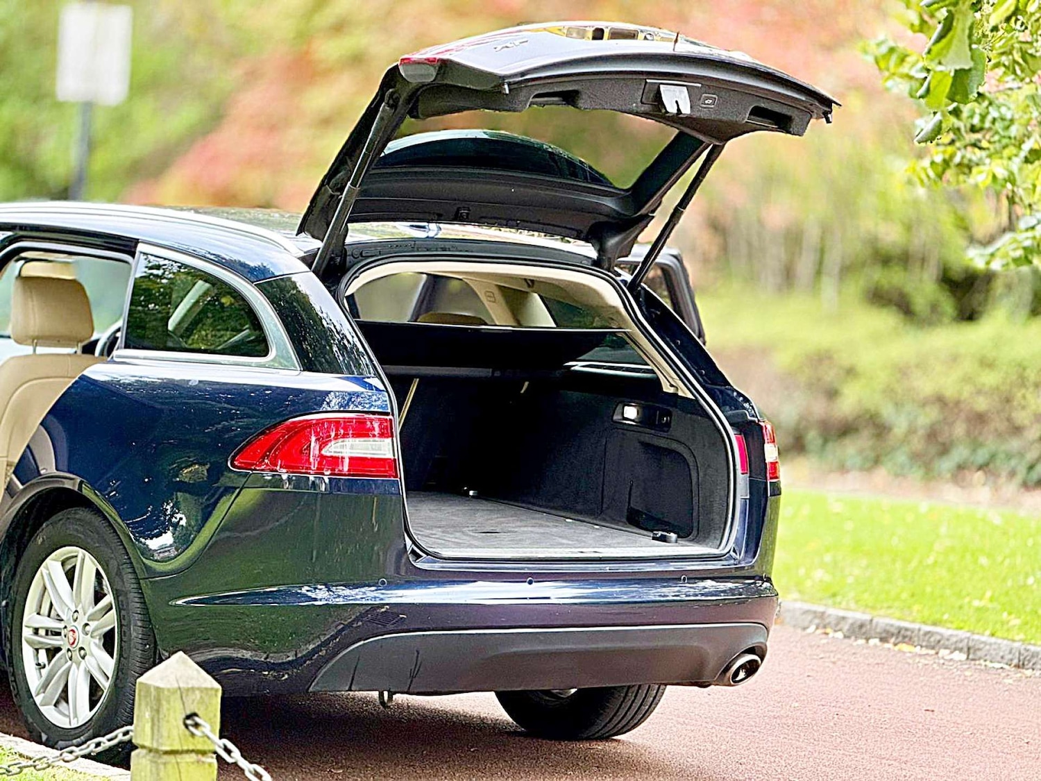 Used Jaguar XF 2015 for sale - 76208696: Photo 31