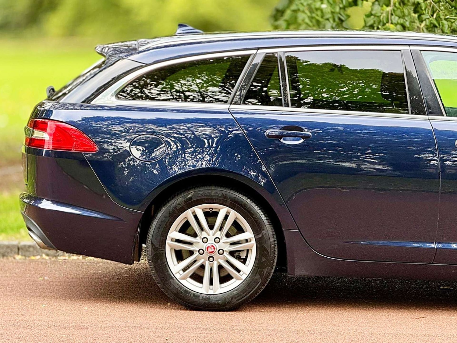 Used Jaguar XF 2015 for sale - 76208696: Photo 6