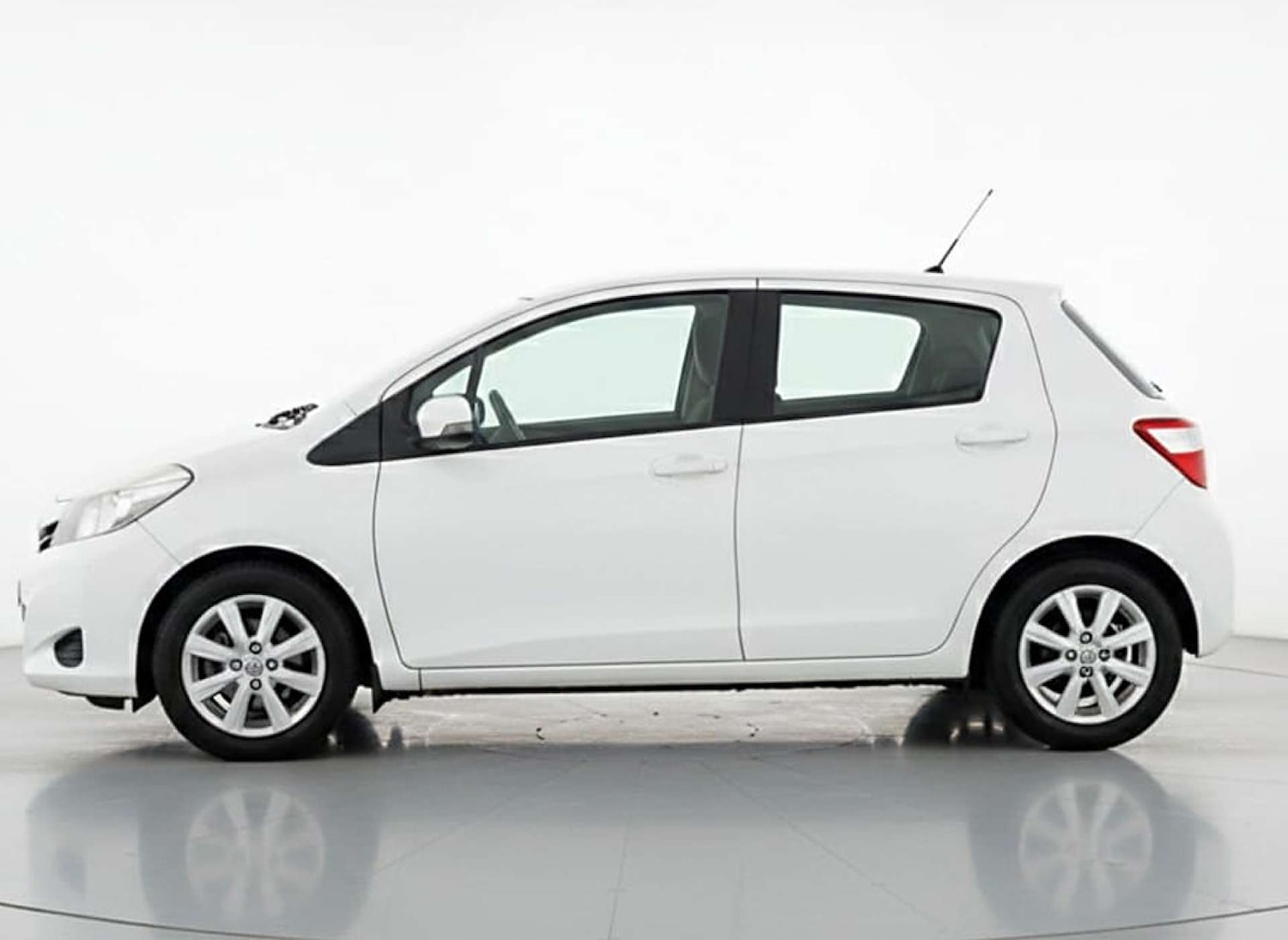Used Toyota Yaris 2013 for sale - 77299353: Photo 15