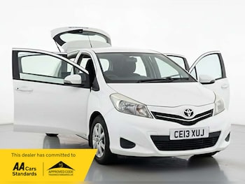 Used Toyota Yaris 2013 for sale - 77299353: Photo