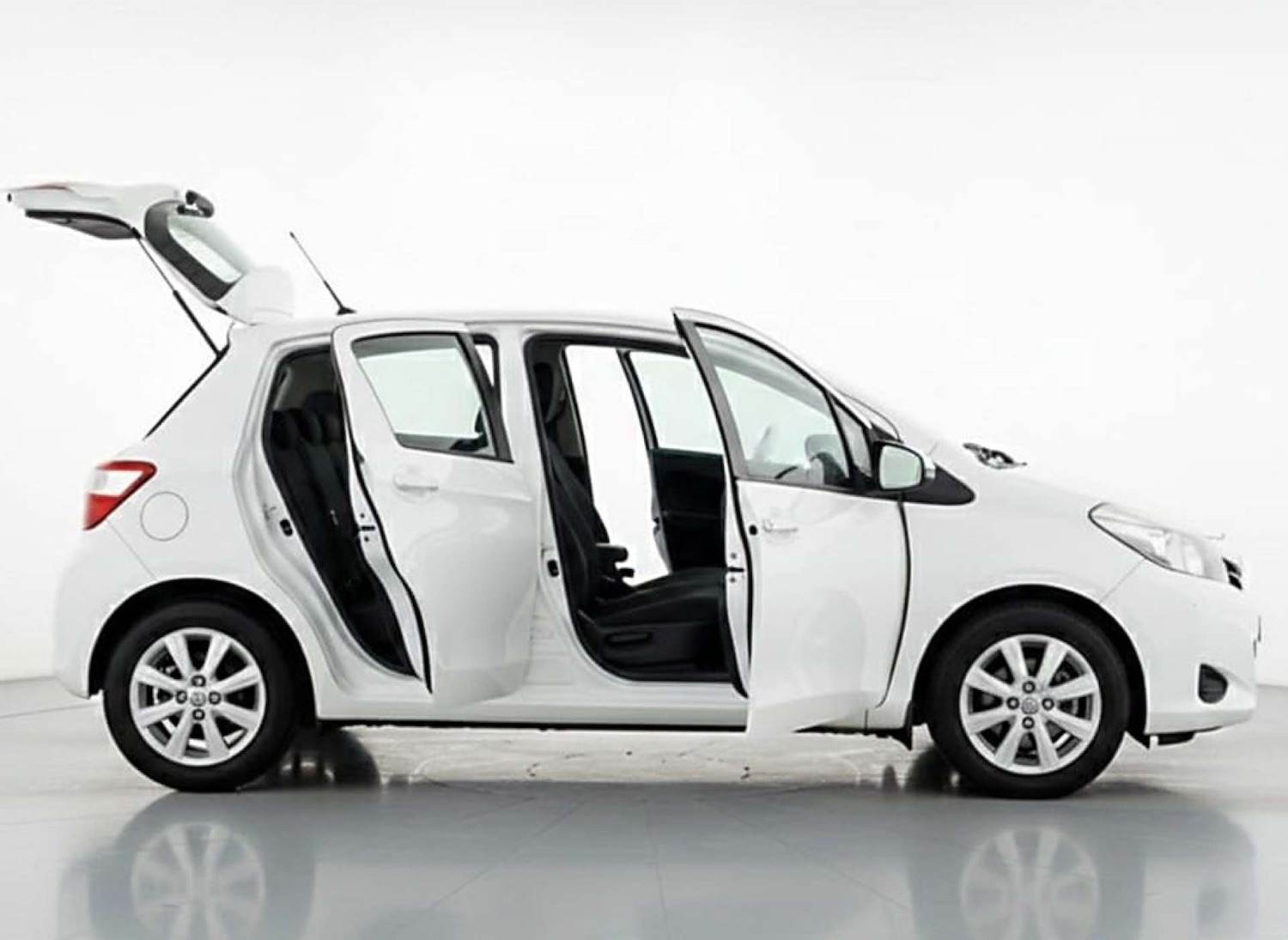 Used Toyota Yaris 2013 for sale - 77299353: Photo 4