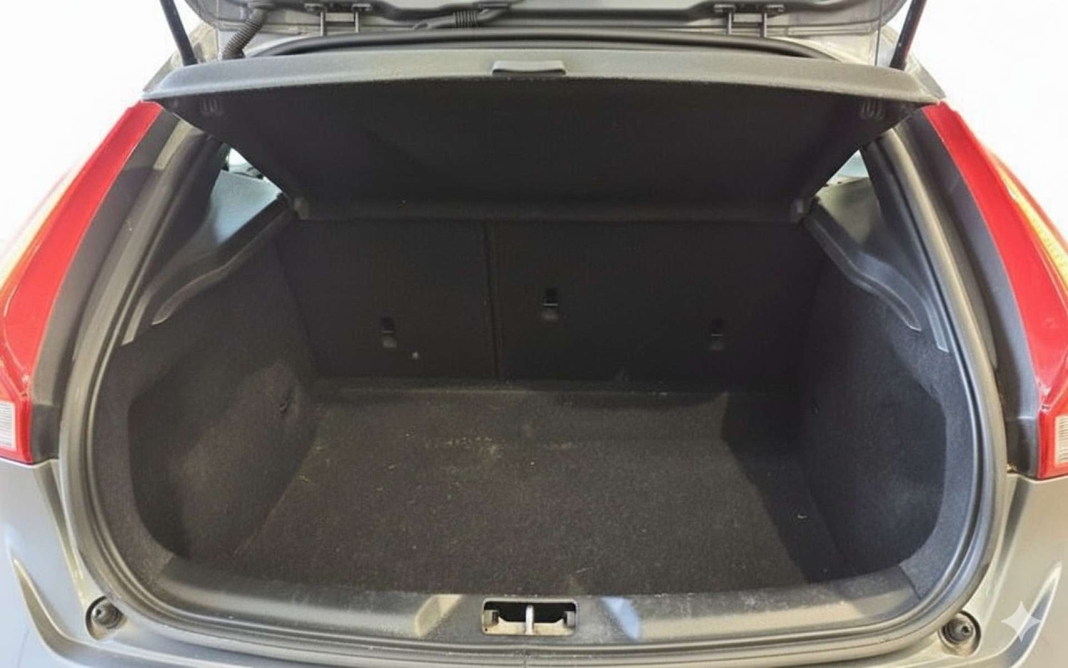 Used Volvo V40 2017 for sale - 77830693: Photo 14