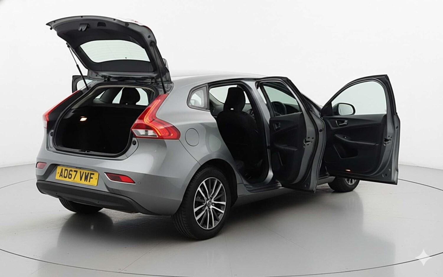 Used Volvo V40 2017 for sale - 77830693: Photo 17