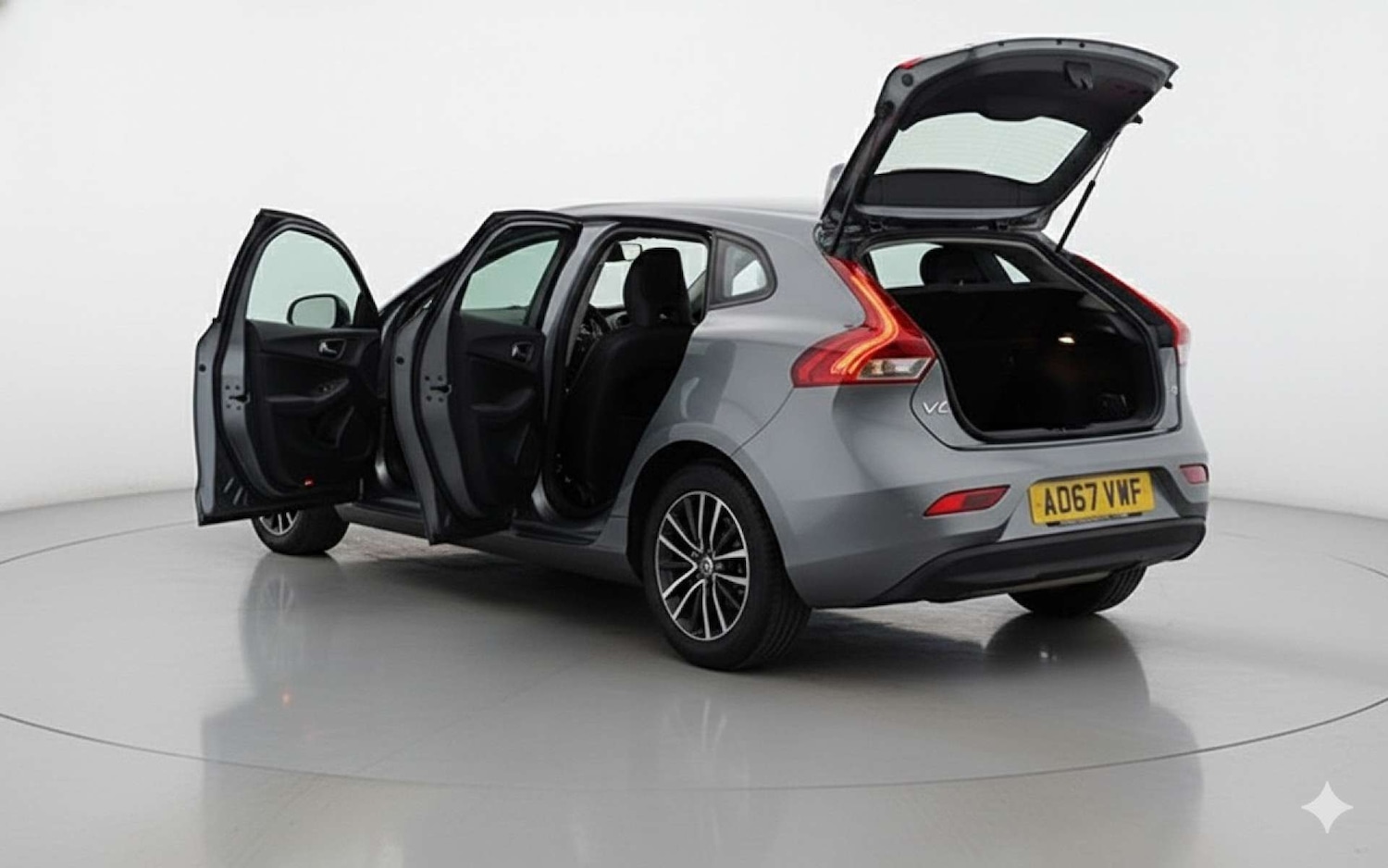 Used Volvo V40 2017 for sale - 77830693: Photo 4