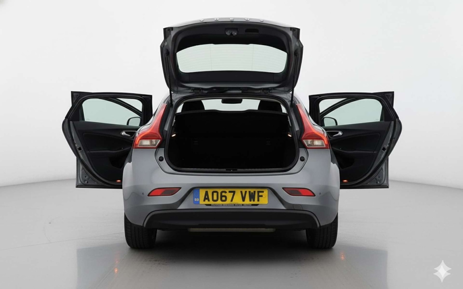 Used Volvo V40 2017 for sale - 77830693: Photo 9