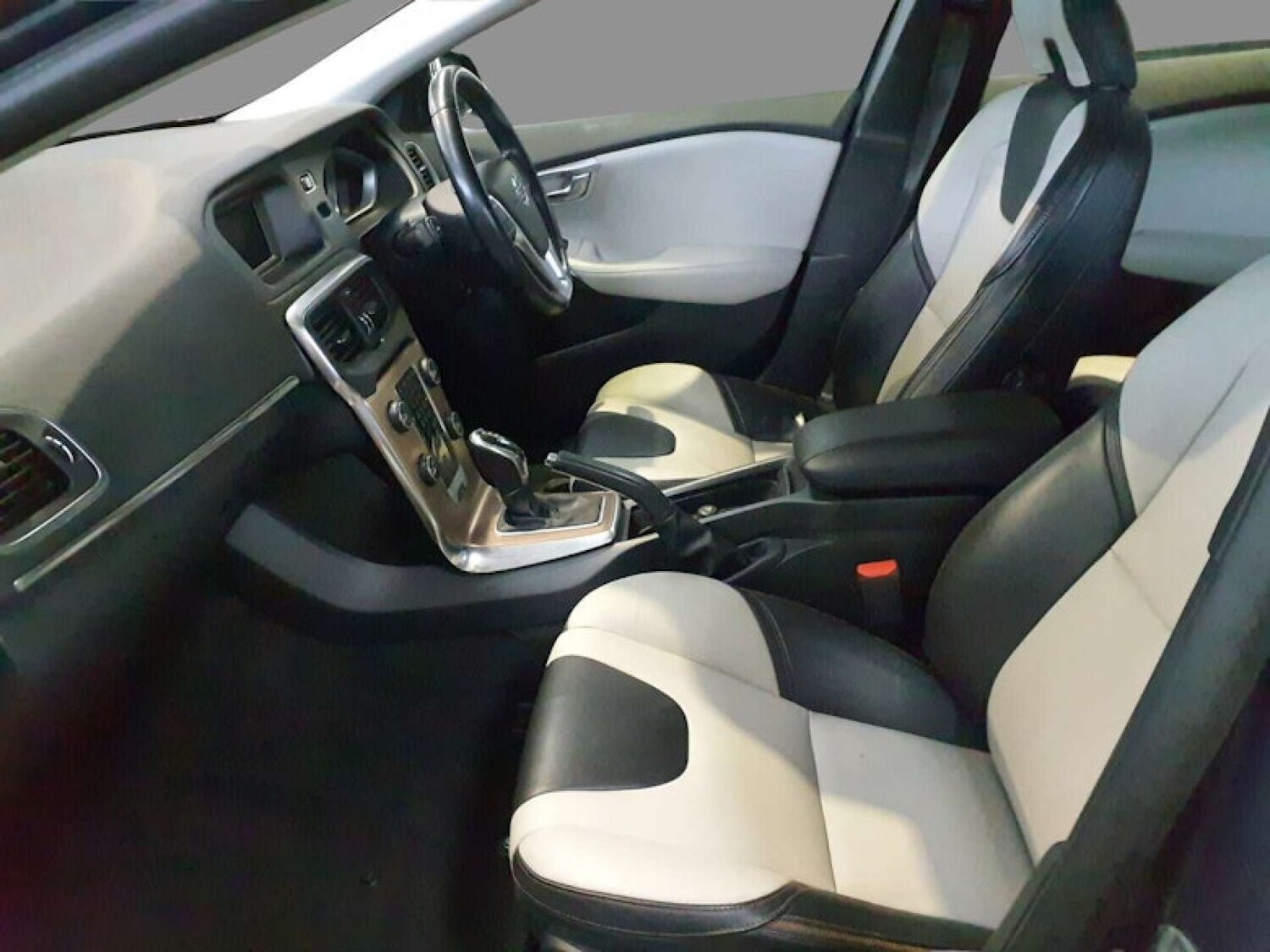 Used Volvo V40 2014 for sale - 77504065: Photo 6